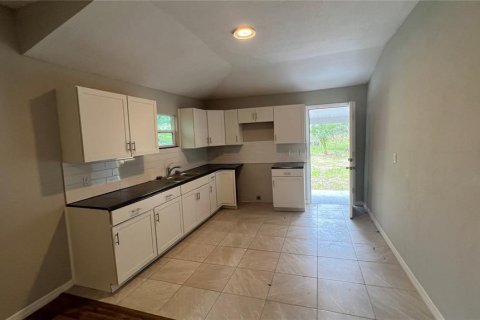 House in Lakeland, Florida 4 bedrooms, 109.53 sq.m. № 1915815 - photo 6