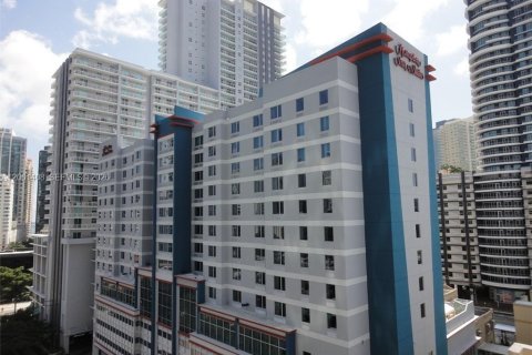 Condominio en alquiler en Miami, Florida, 2 dormitorios, 94.11 m2 № 2169515 - foto 19