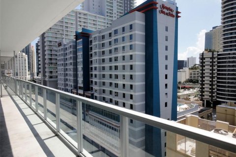Condominio en alquiler en Miami, Florida, 2 dormitorios, 94.11 m2 № 2169515 - foto 15