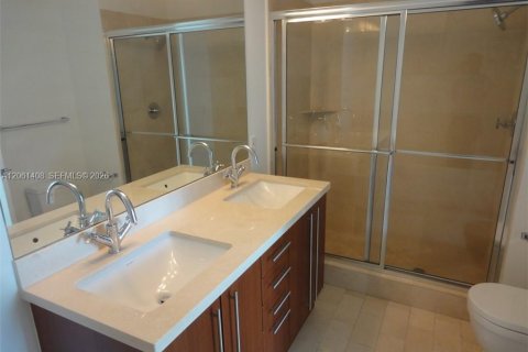 Condominio en alquiler en Miami, Florida, 2 dormitorios, 94.11 m2 № 2169515 - foto 8