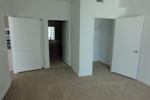 Condominio en alquiler en Miami, Florida, 2 dormitorios, 94.11 m2 № 2169515 - foto 5