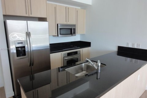 Condominio en alquiler en Miami, Florida, 2 dormitorios, 94.11 m2 № 2169515 - foto 3