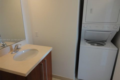 Condominio en alquiler en Miami, Florida, 2 dormitorios, 94.11 m2 № 2169515 - foto 14