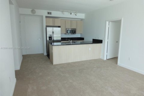 Condominio en alquiler en Miami, Florida, 2 dormitorios, 94.11 m2 № 2169515 - foto 2