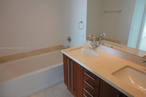 Condominio en alquiler en Miami, Florida, 2 dormitorios, 94.11 m2 № 2169515 - foto 9