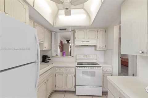 Copropriété à vendre à Hallandale Beach, Floride: 1 chambre, 68 m2 № 1957533 - photo 18