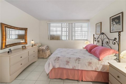 Copropriété à vendre à Hallandale Beach, Floride: 1 chambre, 68 m2 № 1957533 - photo 11