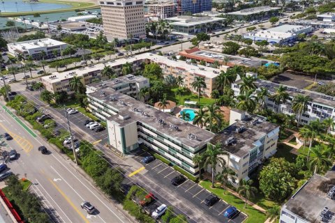 Copropriété à vendre à Hallandale Beach, Floride: 1 chambre, 68 m2 № 1957533 - photo 3