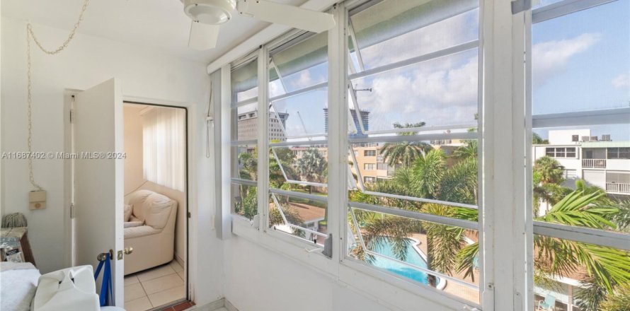 Condo à Hallandale Beach, Floride, 1 chambre  № 1957533