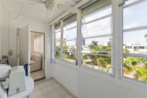Copropriété à vendre à Hallandale Beach, Floride: 1 chambre, 68 m2 № 1957533 - photo 23
