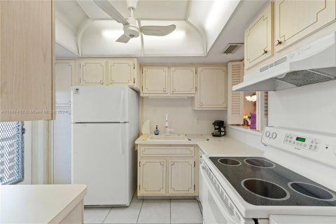 Copropriété à vendre à Hallandale Beach, Floride: 1 chambre, 68 m2 № 1957533 - photo 14