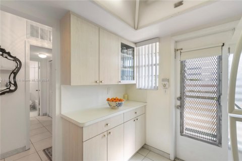 Copropriété à vendre à Hallandale Beach, Floride: 1 chambre, 68 m2 № 1957533 - photo 16