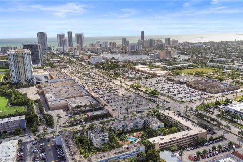 Copropriété à vendre à Hallandale Beach, Floride: 1 chambre, 68 m2 № 1957533 - photo 5