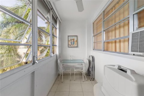Copropriété à vendre à Hallandale Beach, Floride: 1 chambre, 68 m2 № 1957533 - photo 21