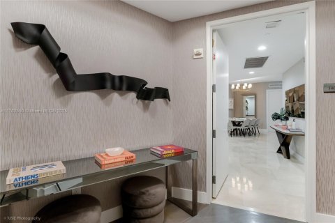 Condo in Sunny Isles Beach, Florida, 2 bedrooms  № 1698666 - photo 11