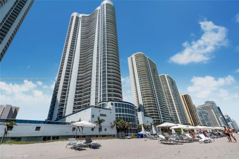Condo in Sunny Isles Beach, Florida, 2 bedrooms  № 1698666 - photo 20