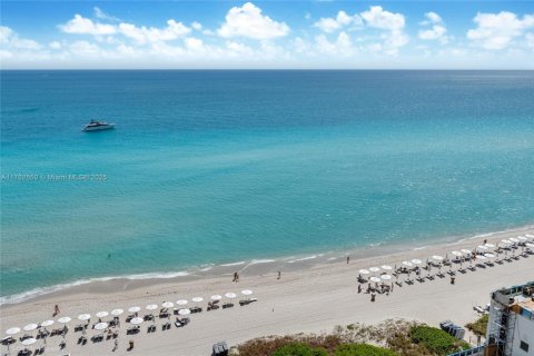 Condo in Sunny Isles Beach, Florida, 2 bedrooms  № 1698666 - photo 1