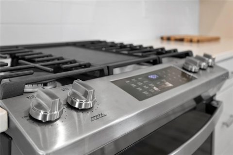 Купить виллу или дом в Уинтер-Гарден, Флорида 6 комнат, 142.51м2, № 1856552 - фото 17