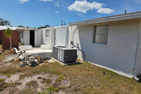 House in Englewood, Florida 2 bedrooms, 97.83 sq.m. № 1612562 - photo 13
