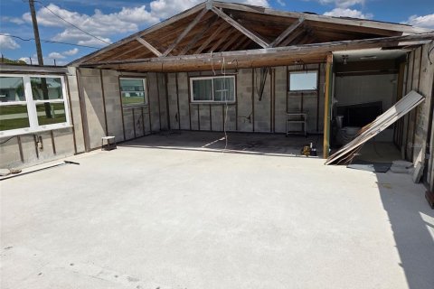 House in Englewood, Florida 2 bedrooms, 97.83 sq.m. № 1612562 - photo 1
