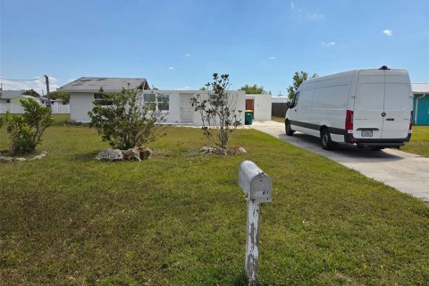 House in Englewood, Florida 2 bedrooms, 97.83 sq.m. № 1612562 - photo 2