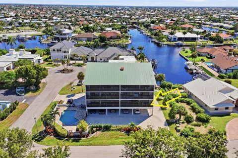 Condominio en Punta Gorda, Florida, 2 dormitorios  № 2398681