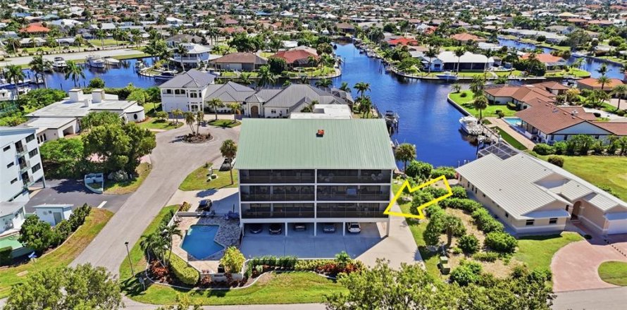 Condominio en Punta Gorda, Florida, 2 dormitorios № 2398681