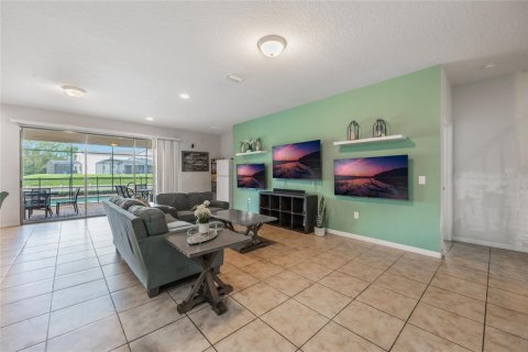 House in Kissimmee, Florida 9 bedrooms, 407.93 sq.m. № 1547897 - photo 10