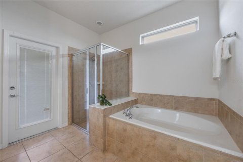 House in Kissimmee, Florida 9 bedrooms, 407.93 sq.m. № 1547897 - photo 26