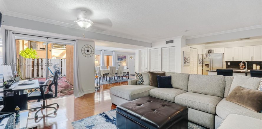 Condominio en Miami, Florida, 3 dormitorios  № 1839240