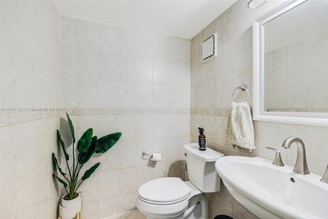 Condominio en venta en Miami, Florida, 3 dormitorios, 171.87 m2 № 1839240 - foto 15