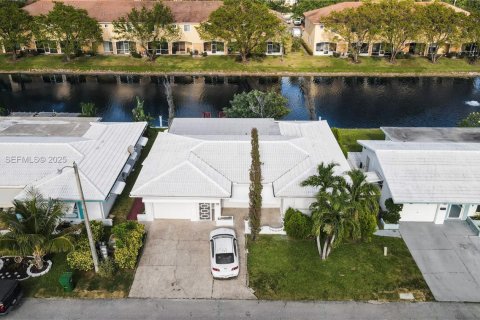 House in Tamarac, Florida 2 bedrooms, 154.22 sq.m. № 1994088 - photo 28