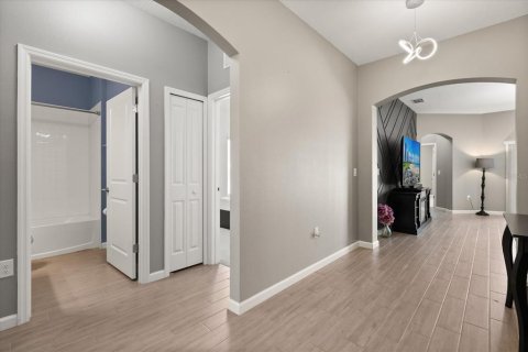 House in Haines City, Florida 4 bedrooms, 164.16 sq.m. № 1616150 - photo 8