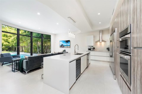House in Miami, Florida 5 bedrooms, 274.43 sq.m. № 2076916 - photo 27