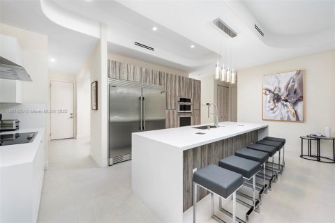House in Miami, Florida 5 bedrooms, 274.43 sq.m. № 2076916 - photo 28