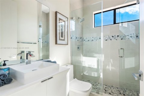 House in Miami, Florida 5 bedrooms, 274.43 sq.m. № 2076916 - photo 19