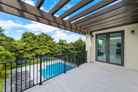 House in Miami, Florida 5 bedrooms, 274.43 sq.m. № 2076916 - photo 30