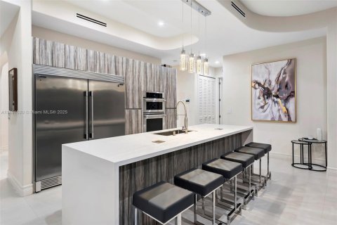 House in Miami, Florida 5 bedrooms, 274.43 sq.m. № 2076916 - photo 9