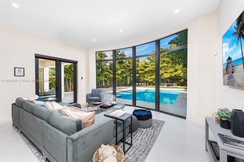 House in Miami, Florida 5 bedrooms, 274.43 sq.m. № 2076916 - photo 29