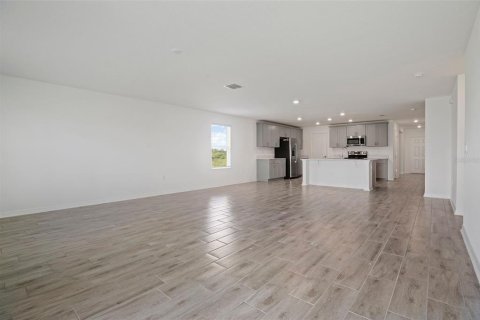 House in Haines City, Florida 5 bedrooms, 269.04 sq.m. № 1612850 - photo 6