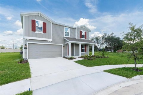 House in Haines City, Florida 5 bedrooms, 269.04 sq.m. № 1612850 - photo 1