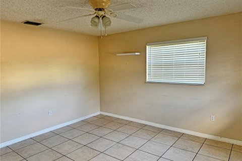 House in Punta Gorda, Florida 2 bedrooms, 100.71 sq.m. № 2103749 - photo 11