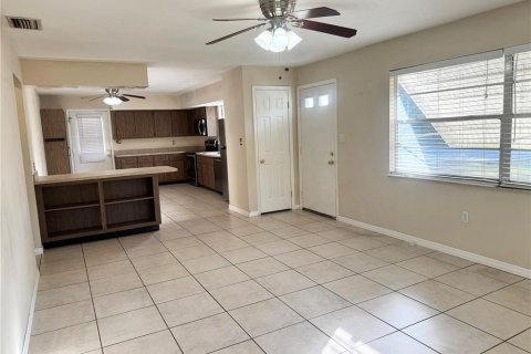 House in Punta Gorda, Florida 2 bedrooms, 100.71 sq.m. № 2103749 - photo 7