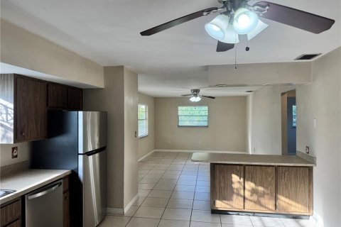 House in Punta Gorda, Florida 2 bedrooms, 100.71 sq.m. № 2103749 - photo 5