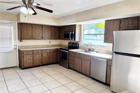 House in Punta Gorda, Florida 2 bedrooms, 100.71 sq.m. № 2103749 - photo 4