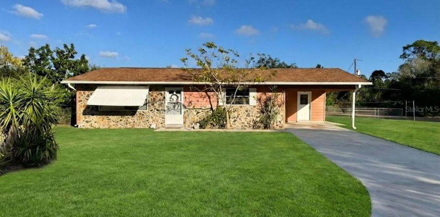House in Punta Gorda, Florida 2 bedrooms, 100.71 sq.m. № 2103749