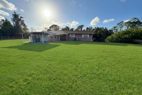 House in Punta Gorda, Florida 2 bedrooms, 100.71 sq.m. № 2103749 - photo 19