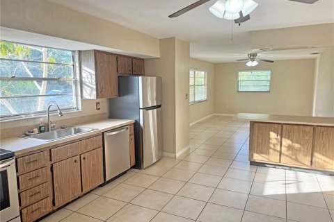 House in Punta Gorda, Florida 2 bedrooms, 100.71 sq.m. № 2103749 - photo 3