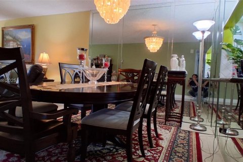 Copropriété à vendre à Sunrise, Floride: 2 chambres, 127.28 m2 № 1860915 - photo 11
