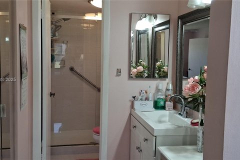 Copropriété à vendre à Sunrise, Floride: 2 chambres, 127.28 m2 № 1860915 - photo 20